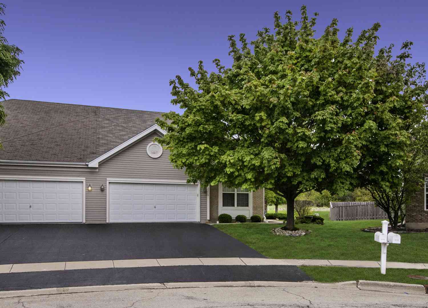 Homes For Sale - 2216 Woodview Avenue<br/> Joliet, IL 60431