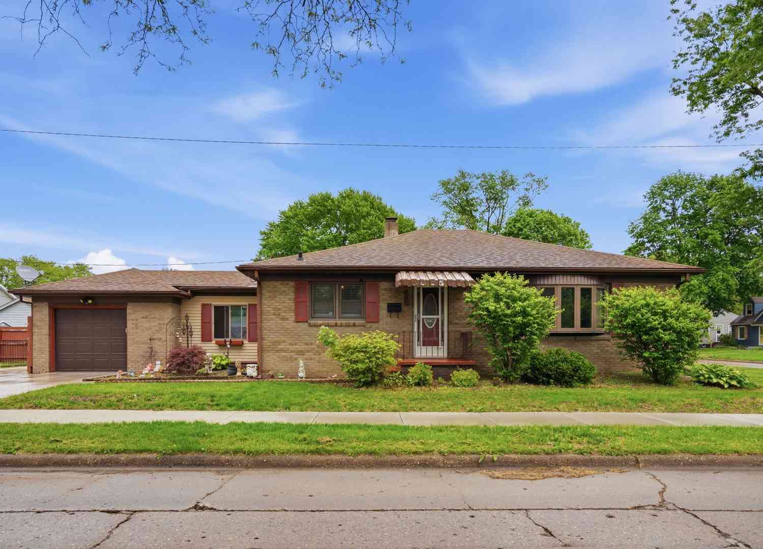 Homes For Sale - 2730 4th Street<br/> Moline, IL 61265