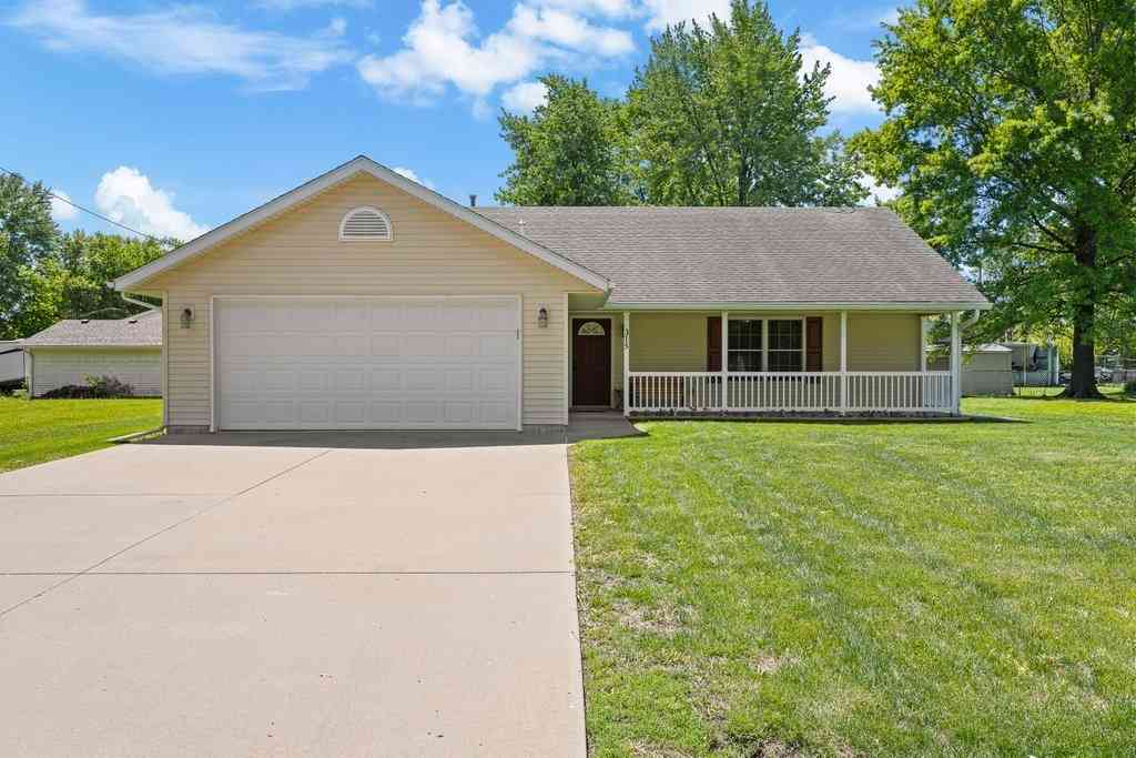 Homes For Sale - 315 E Lotte Street<br/> Blue Grass, IA 52726