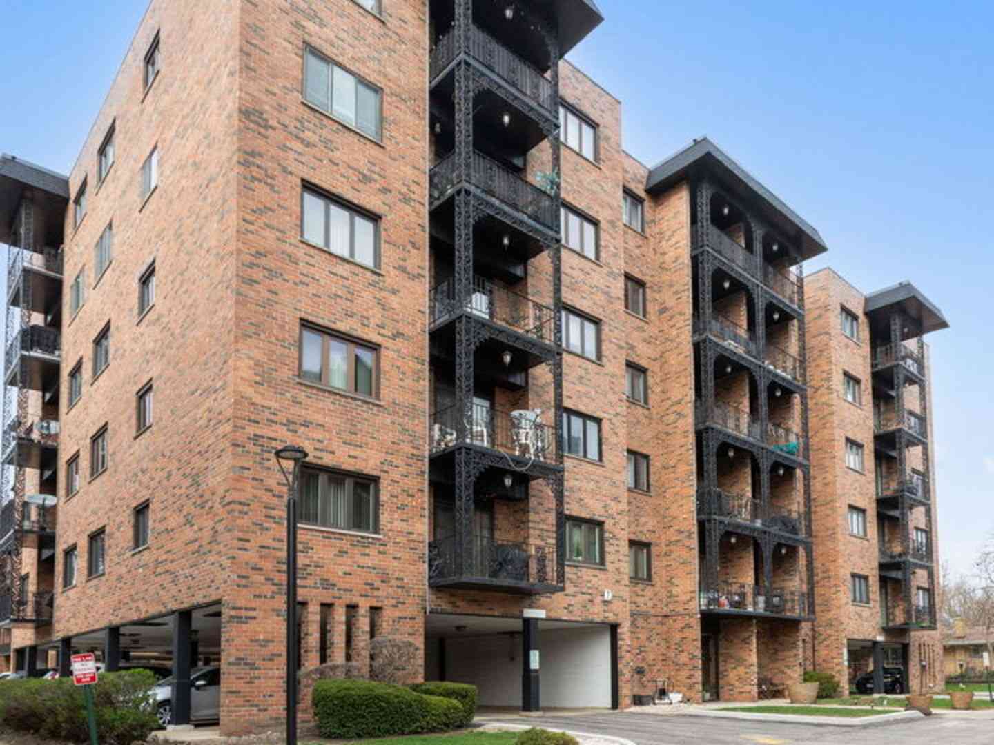 Homes For Sale - 9332 Landings Lane #203<br/> Des Plaines, IL 60016
