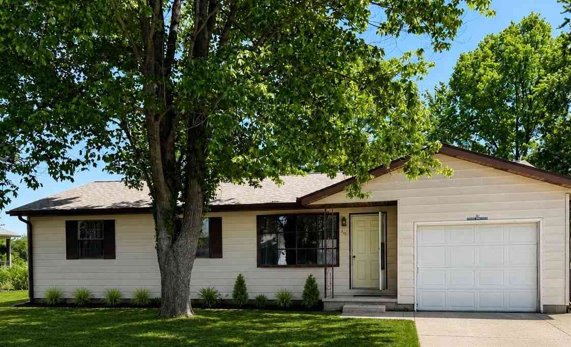 Homes For Sale - 502 Prairie View Drive<br/> Marion County, Salem, IL 62881