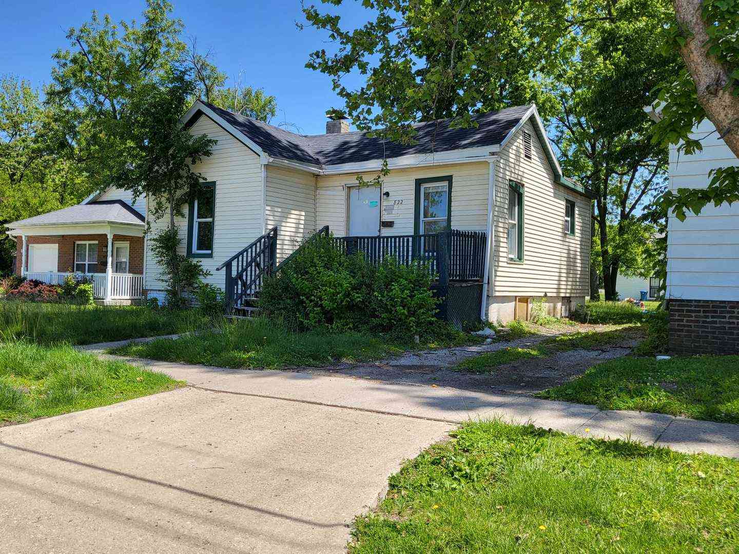Homes For Sale - 822 S Martin Luther King Jr Drive<br/> Sangamon County, Springfield, IL 62703