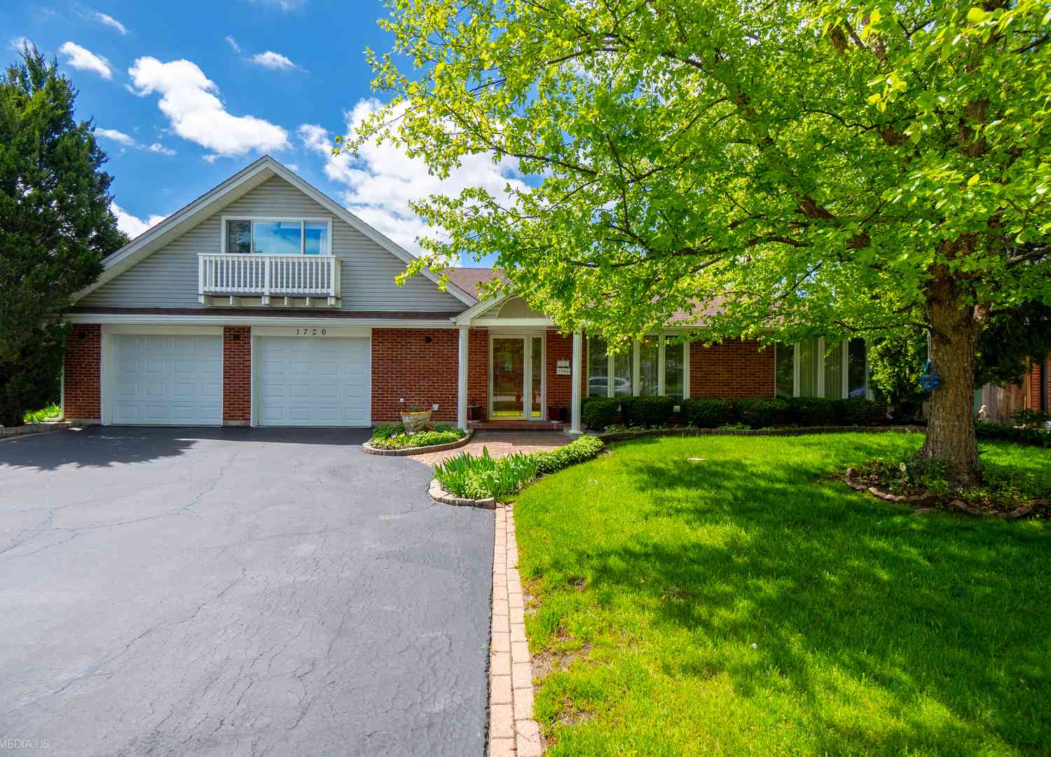 Homes For Sale - 1720 N Chestnut Avenue<br/> Arlington Heights, IL 60004