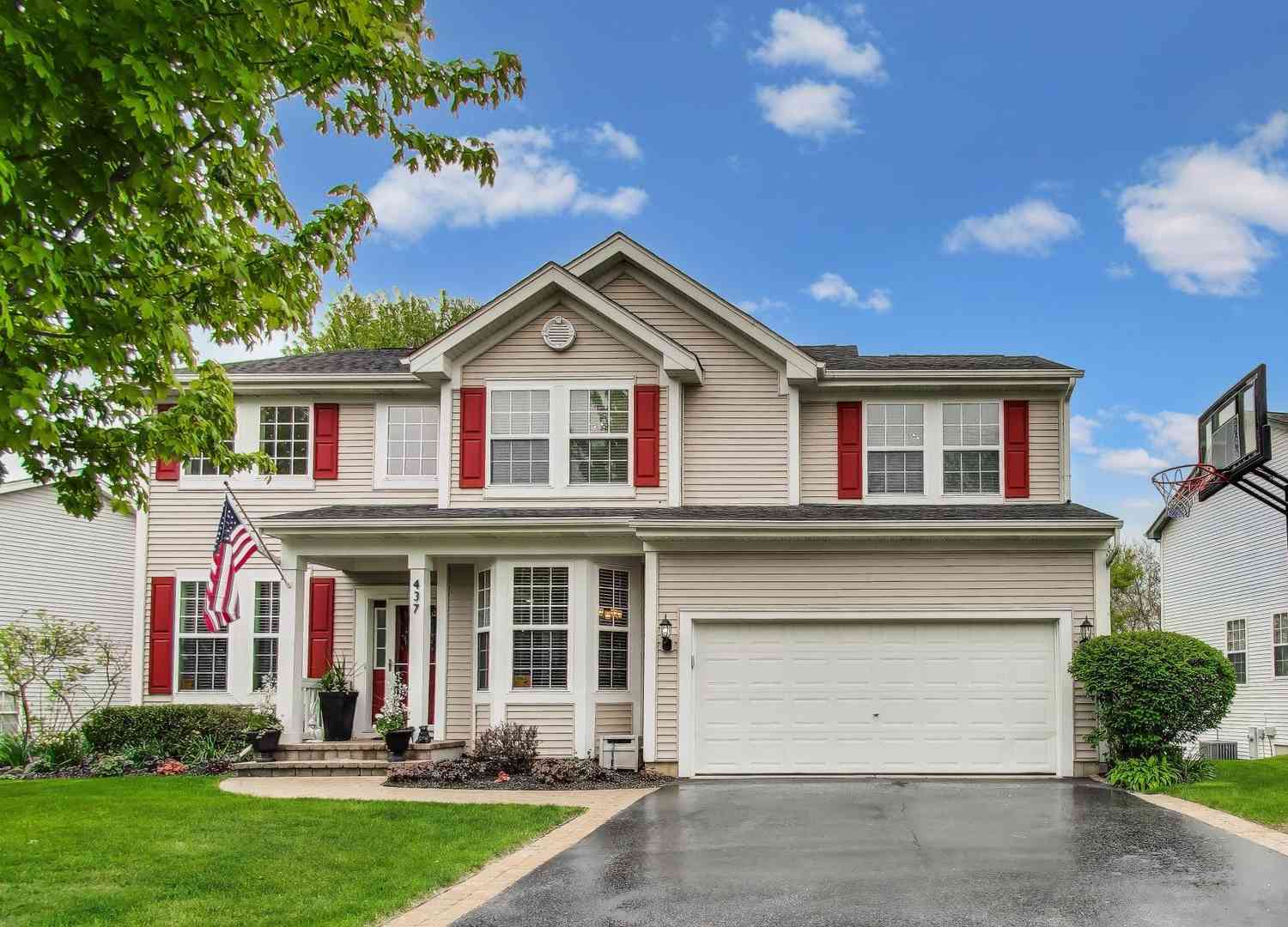 Homes For Sale - 437 N Crooked Lake Lane<br/> Lindenhurst, IL 60046