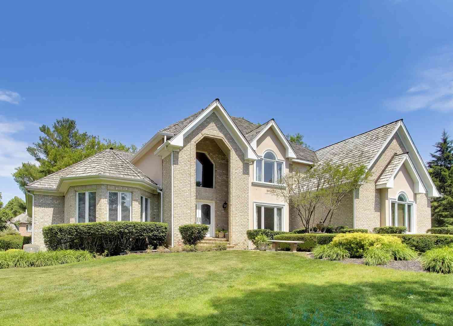 Homes For Sale - 4550 Eleanor Drive<br/> Long Grove, IL 60047