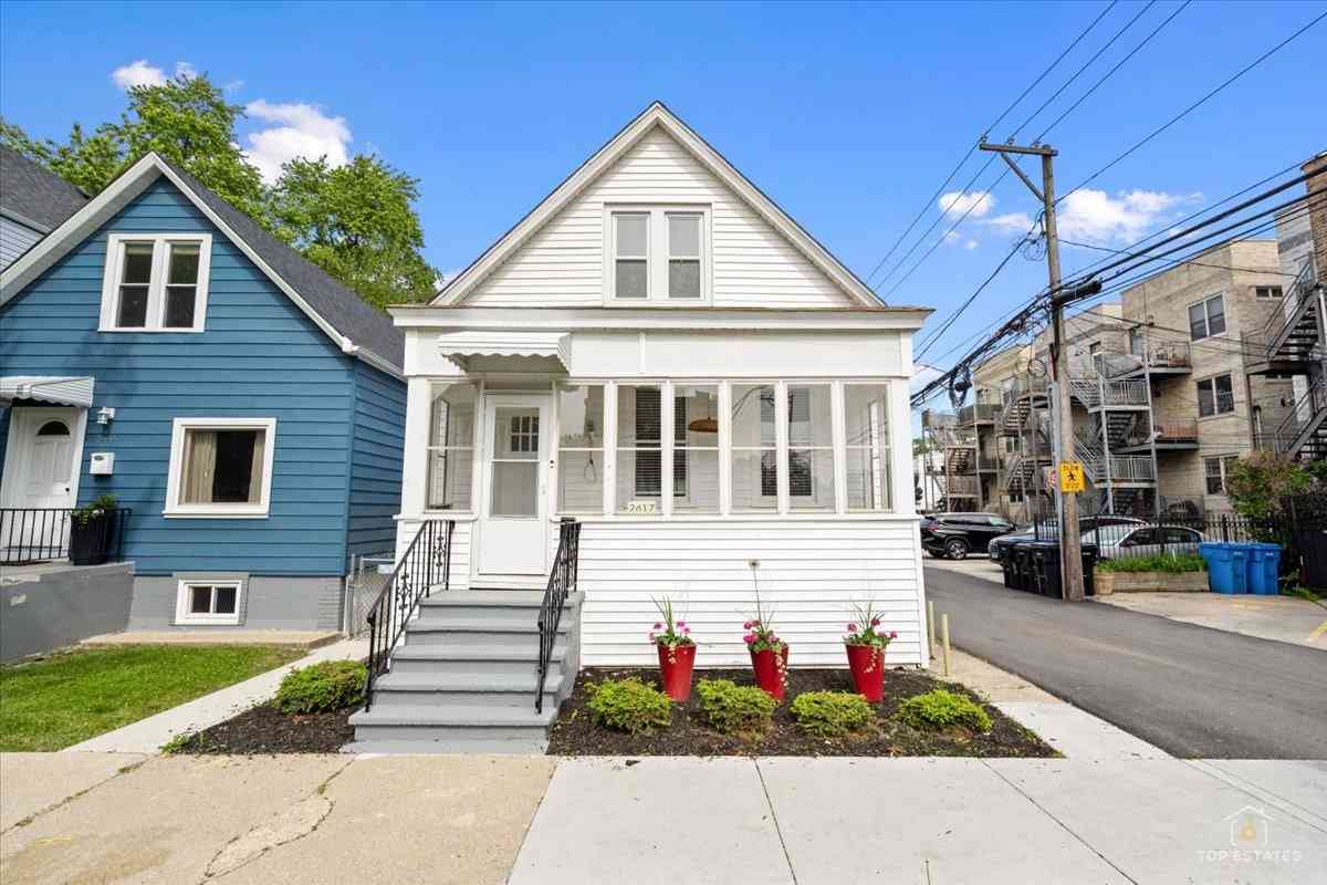 Homes For Sale - 2617 N Springfield Avenue<br/> Chicago, IL 60647