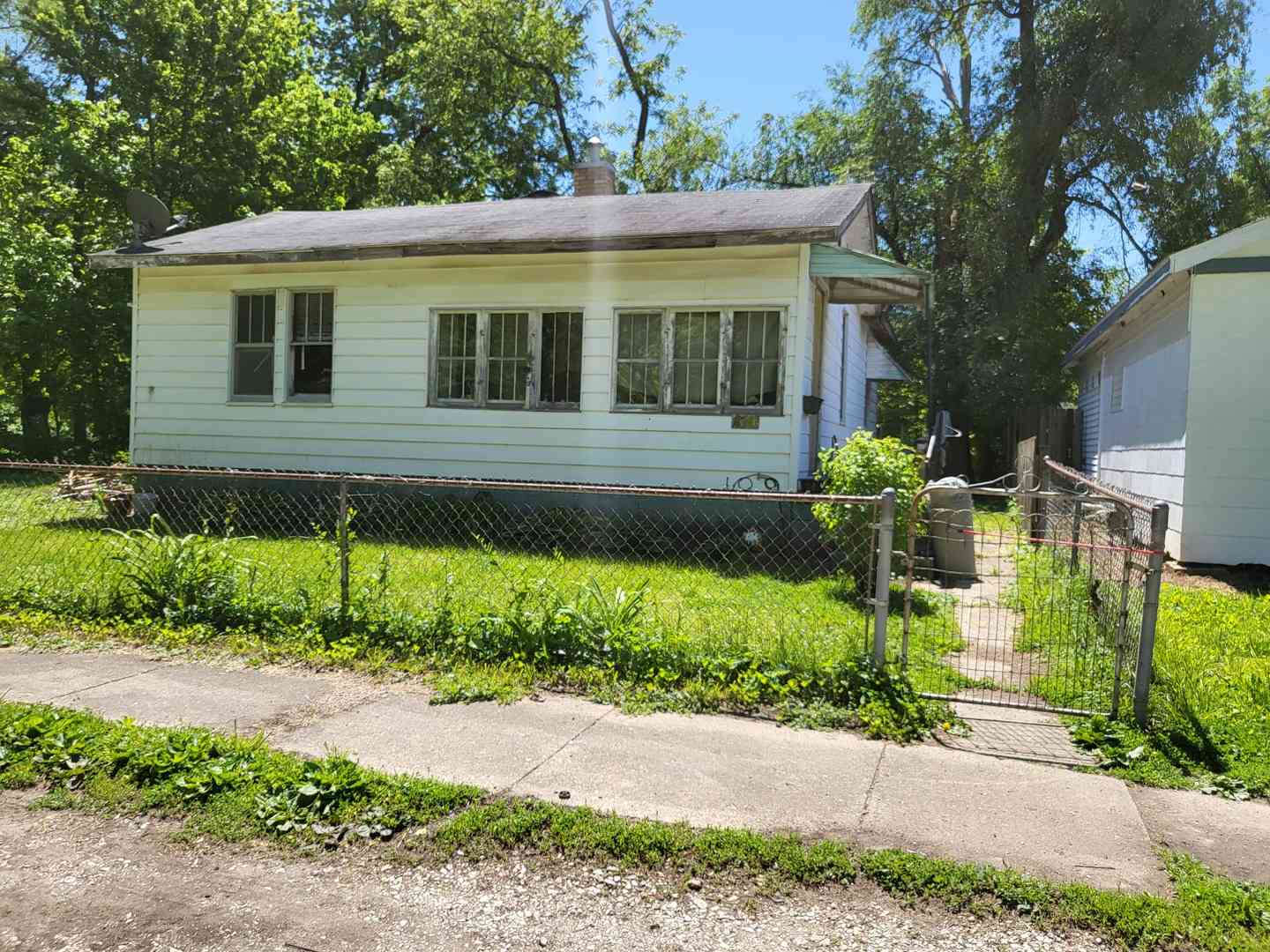 Homes For Sale - 1700 E Glenn Avenue<br/> Springfield, IL 62703