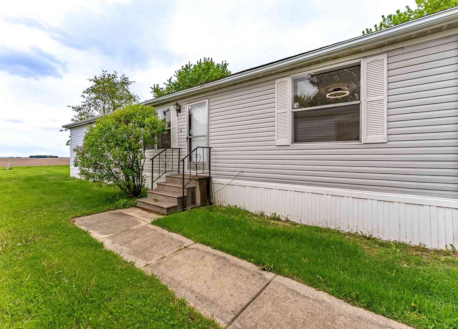 Mobile Home For Sale - 25 Cedar Lane<br/> Sandwich, IL 60548