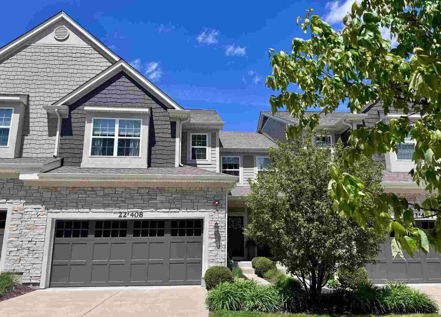 Homes For Sale - 22W408 Autumn Blaze Drive #22W408<br/> Glen Ellyn, IL 60137