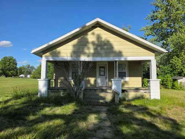 Homes For Sale - 905 Mcclintock Avenue<br/> Williamson County, Johnston City, IL 62951