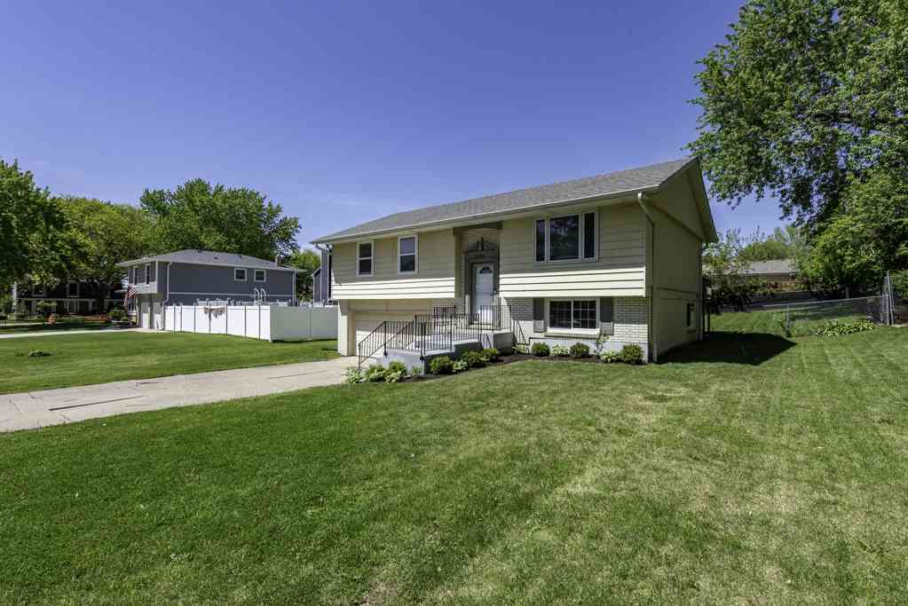 Homes For Sale - 2308 Carriage Lane<br/> Lindenhurst, IL 60046