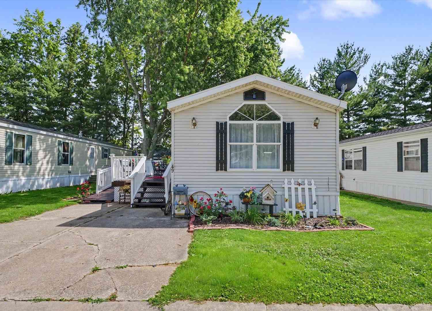 Mobile Home For Sale - 49 Coachman Drive<br/> Monticello, IL 61856