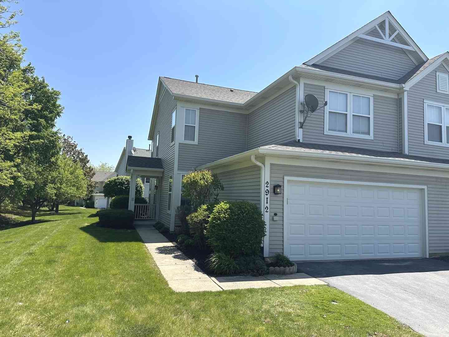 Homes For Sale - 2912 Falling Waters Lane<br/> Lindenhurst, IL 60046