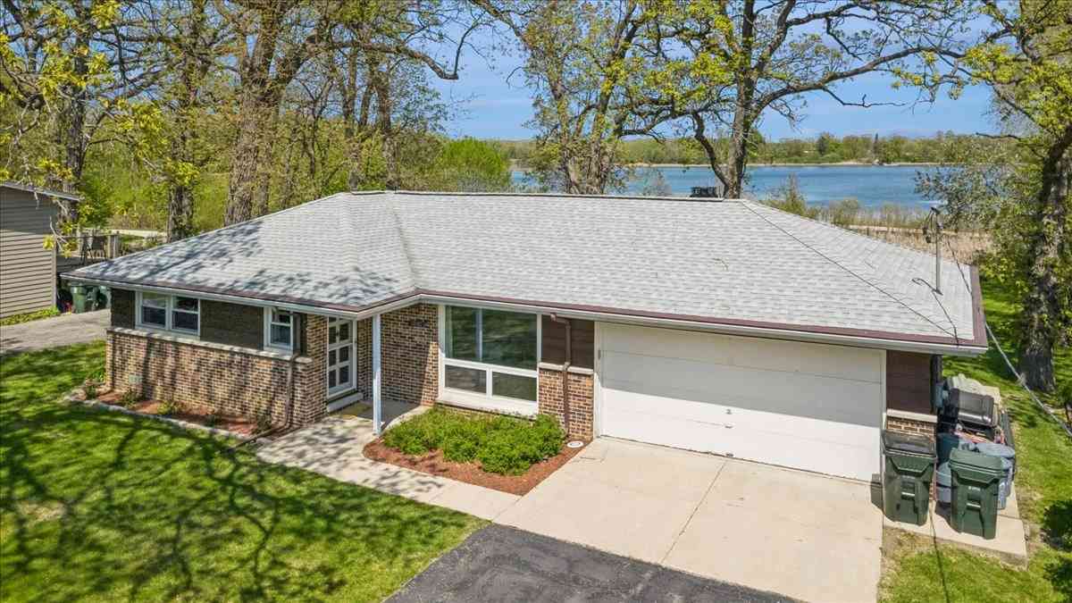 Homes For Sale - 1806 Hazelwood Drive<br/> Lindenhurst, IL 60046