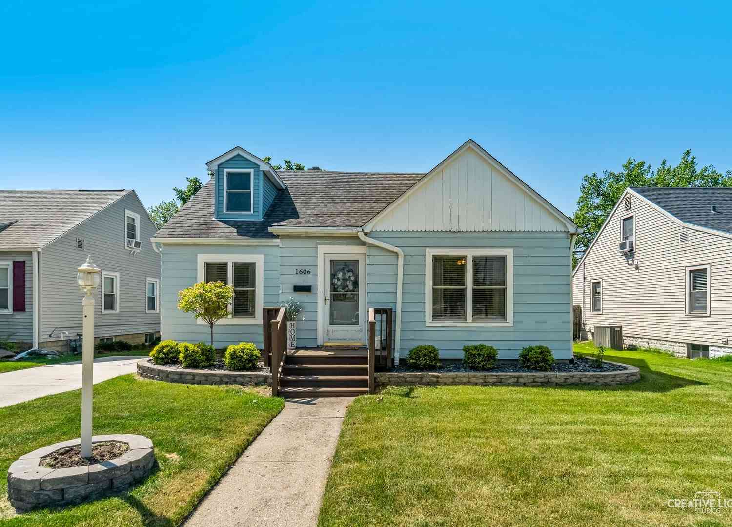 Homes For Sale - 1606 Clark Street<br/> DeKalb, IL 60115