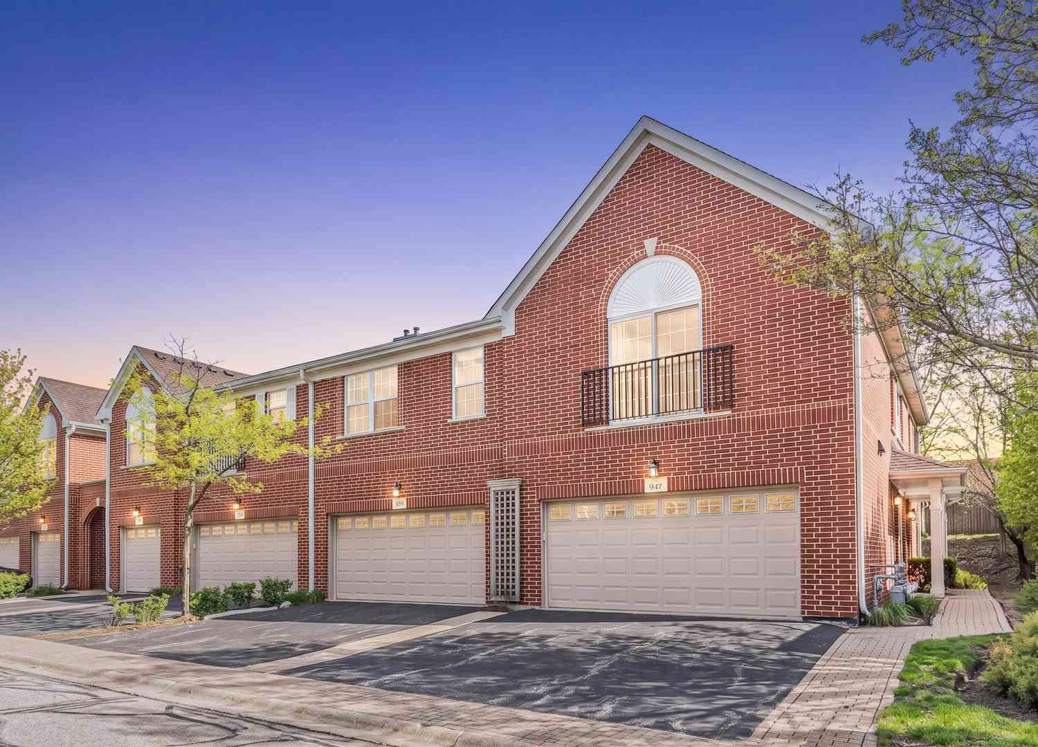 Homes For Sale - 947 Kensington Drive #7-E3<br/> Northbrook, IL 60062