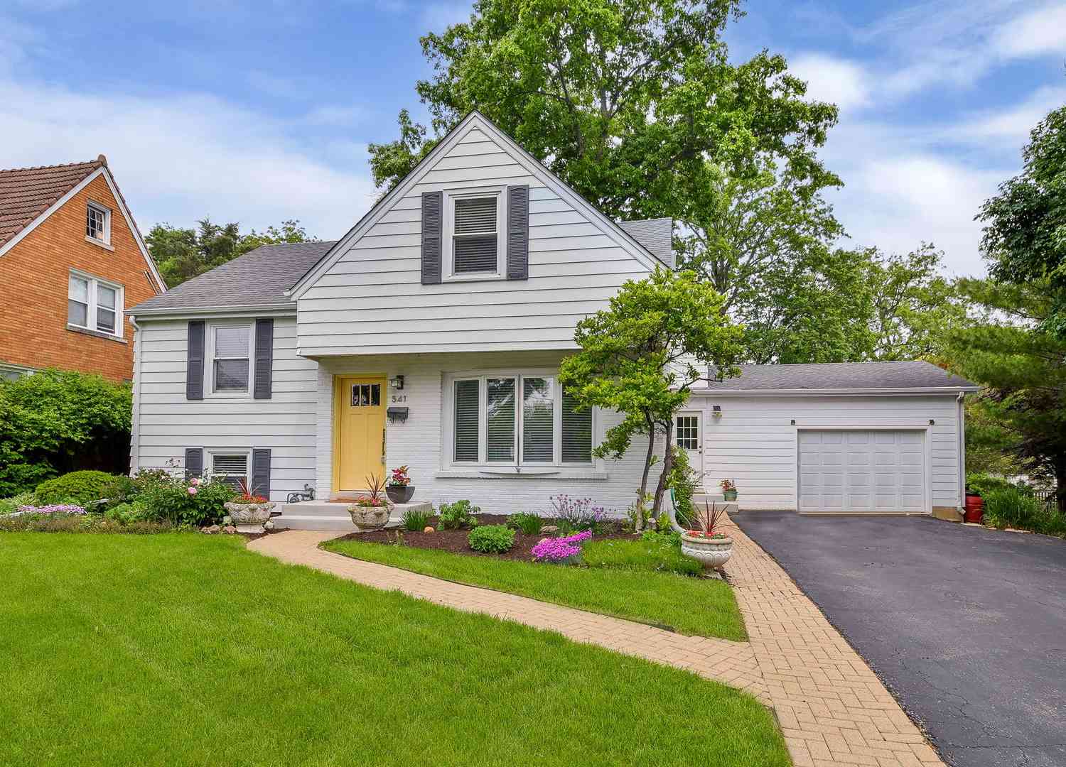 Homes For Sale - 541 Park Row<br/> Glen Ellyn, IL 60137