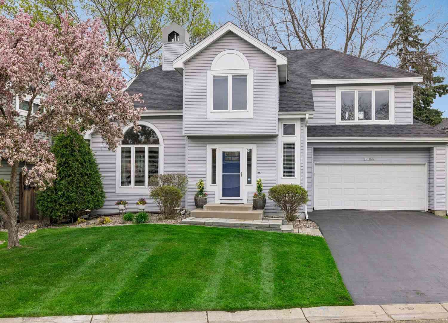 Homes For Sale - 15650 17th Avenue<br/> Plymouth, MN 55447