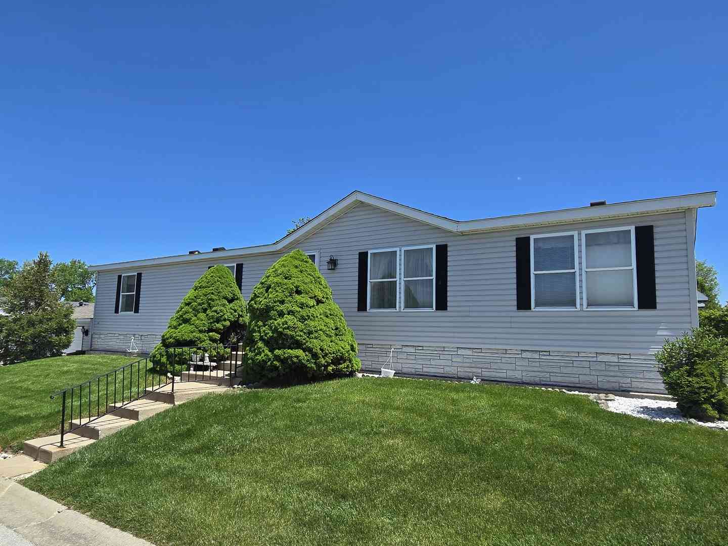 Mobile Home For Sale - 22737 Beverly Drive<br/> Frankfort, IL 60423