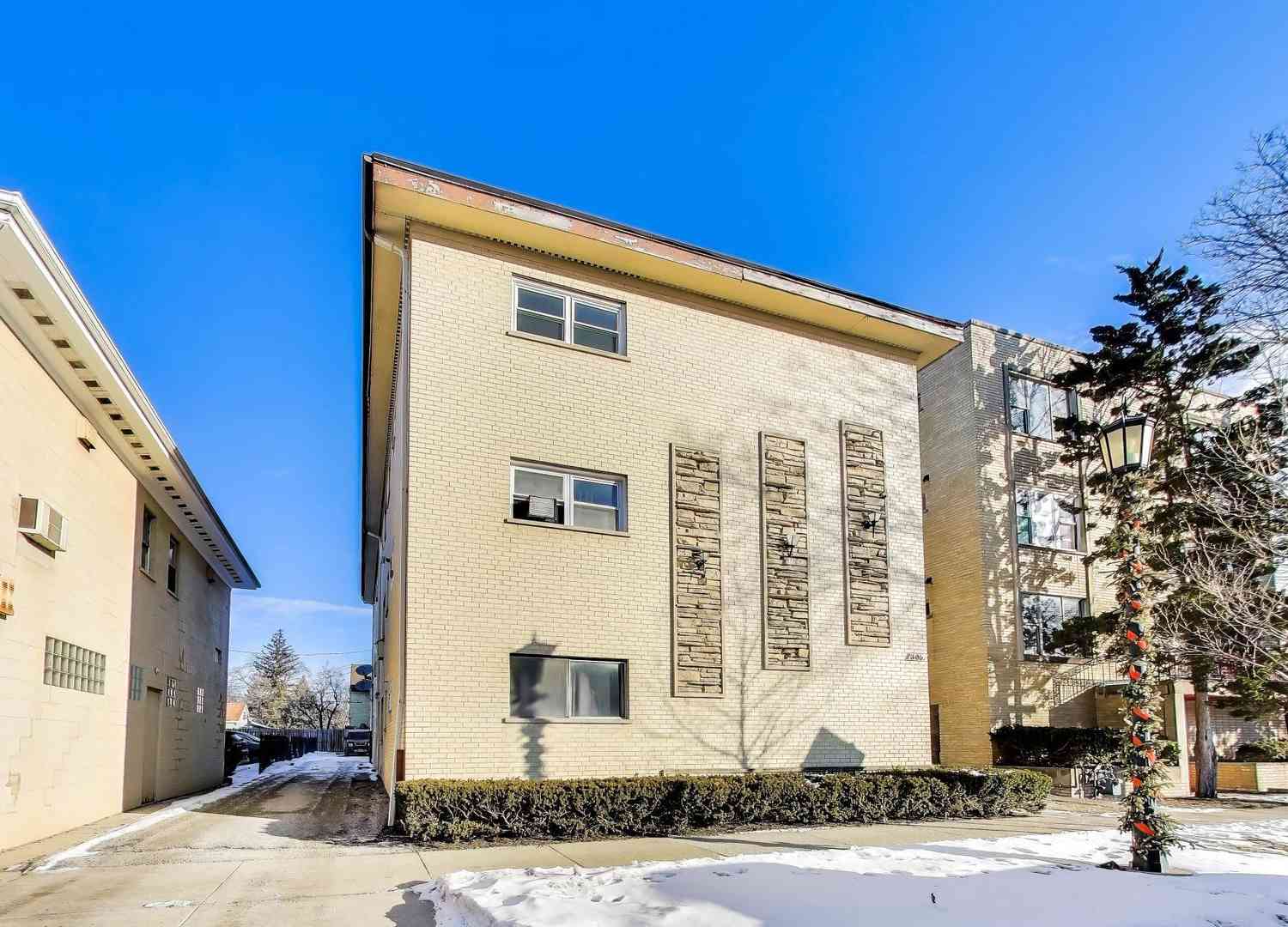 Homes For Sale - 306 Chicago Avenue #3N<br/> Oak Park, IL 60302