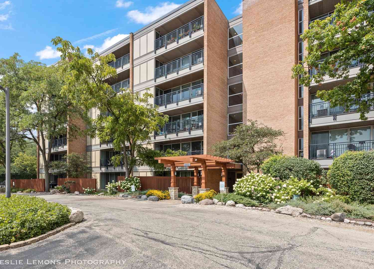 Homes For Sale - 5950 Oakwood Drive #6F<br/> Lisle, IL 60532