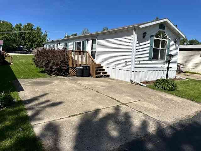 Mobile Home For Sale - 1319 Nicole Lane<br/> Sandwich, IL 60548