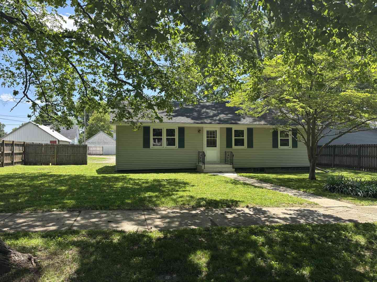Homes For Sale - 602 W 3rd Street<br/> Delavan, IL 61734