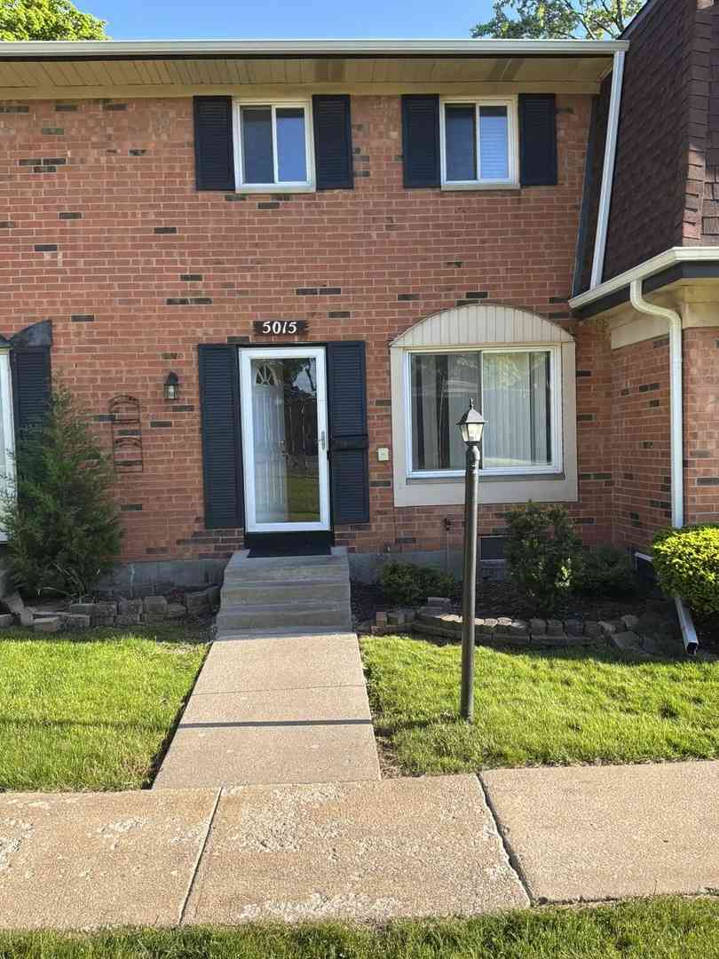 Homes For Sale - 5015 Euclid Lane<br/> Richton Park, IL 60471