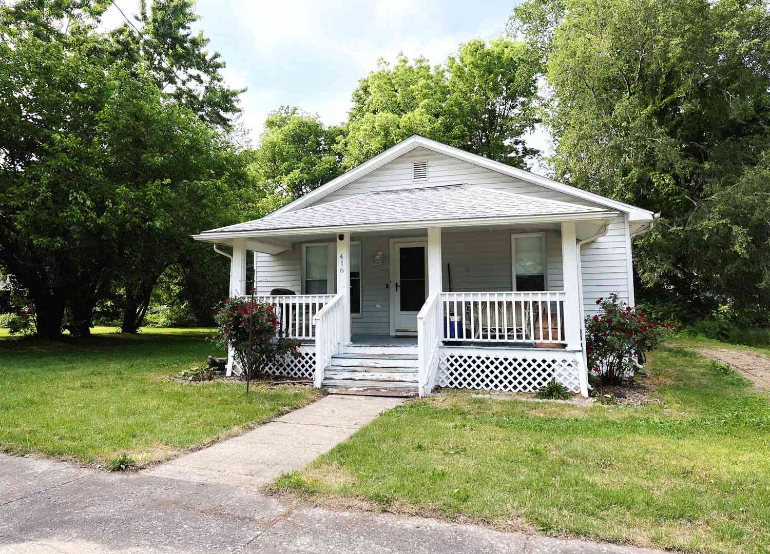 Homes For Sale - 416 E Elm Street<br/> Marion County, Salem, IL 62881