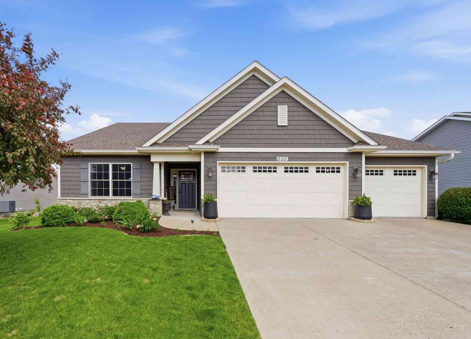 Homes For Sale - 605 Danielle Court<br/> Blue Grass, IA 52726