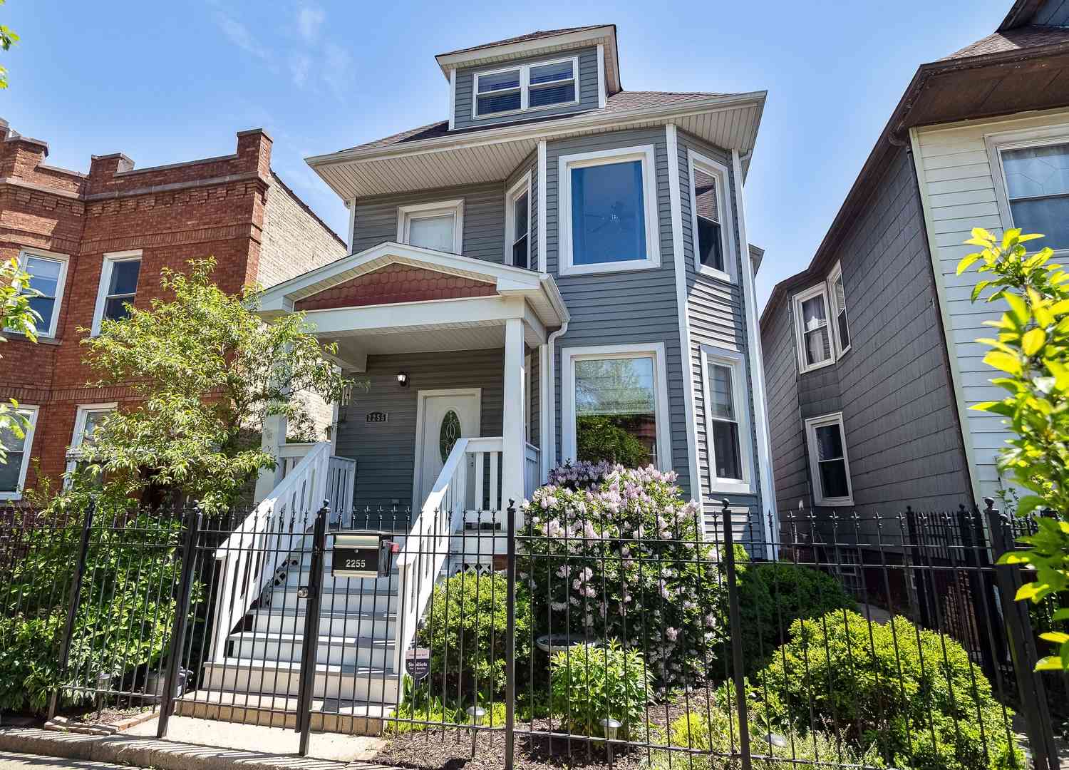 Homes For Sale - 2255 N Avers Avenue<br/> Chicago, IL 60647