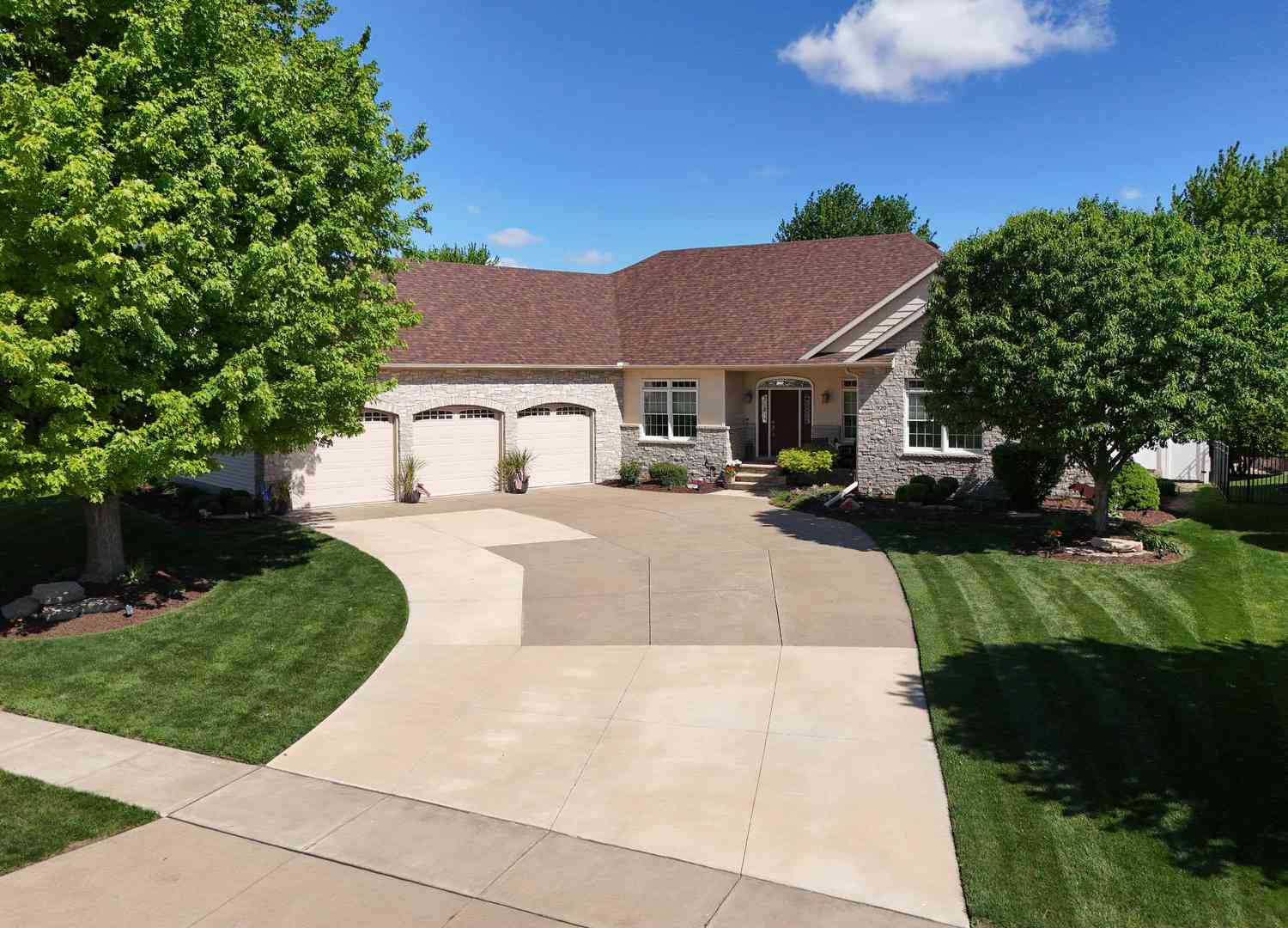 Homes For Sale - 920 Rustic View Court<br/> Eldridge, IA 52748