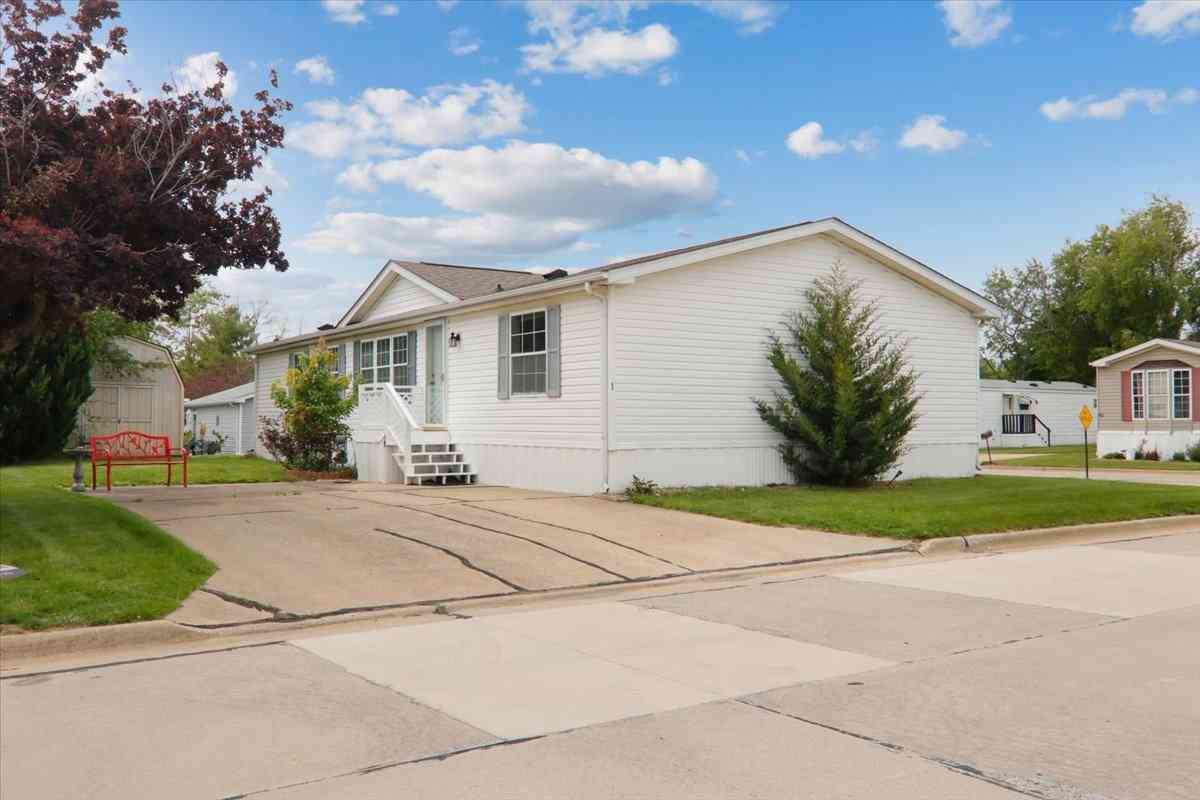 Mobile Home For Sale - 1 Berner Drive<br/> Bloomington, IL 61701