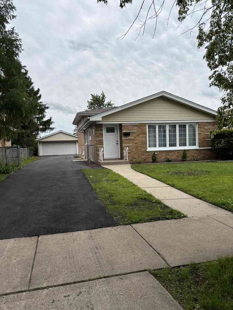Homes For Sale - 6127 W 79th Place<br/> Burbank, IL 60459
