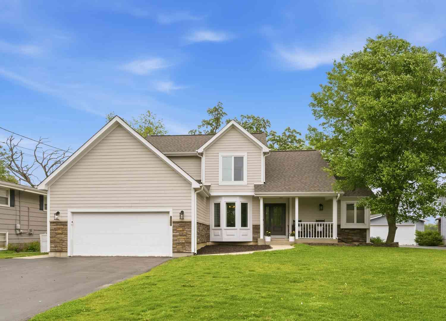 Homes For Sale - 1920 Hazelwood Drive<br/> Lindenhurst, IL 60046
