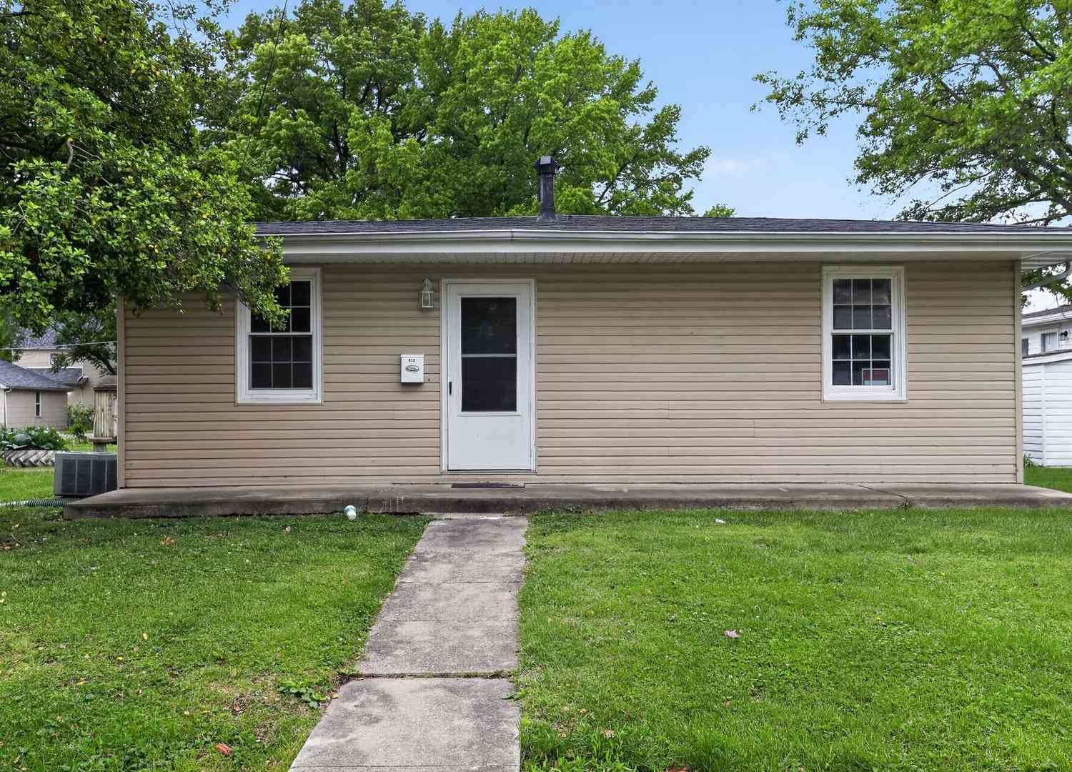 Homes For Sale - 812 N 5th Street<br/> Clinton County, Breese, IL 62230