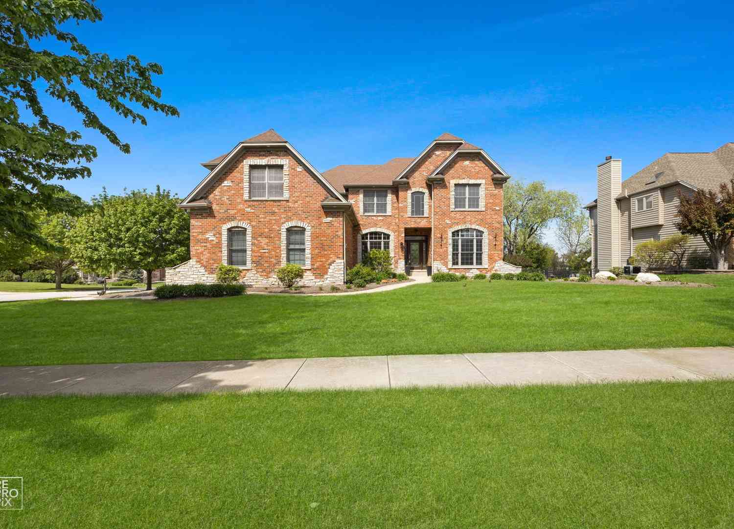 Homes For Sale - 600 Willow Street<br/> Sugar Grove, IL 60554