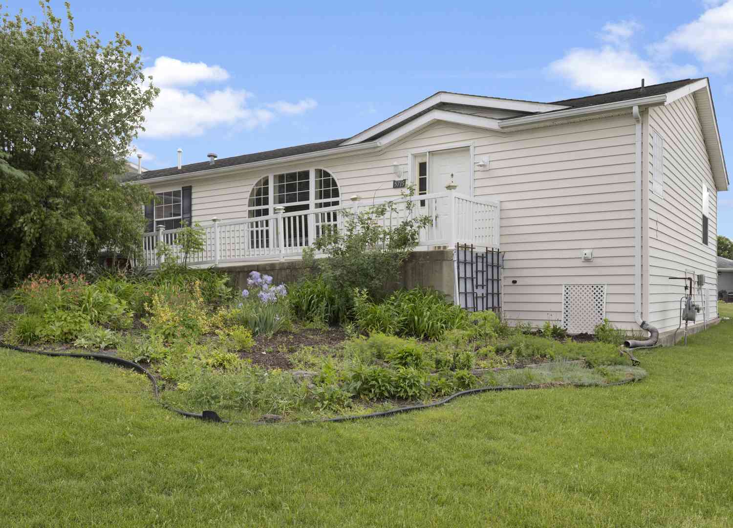 Mobile Home For Sale - 5715 Cypress Lane<br/> Machesney Park, IL 61115