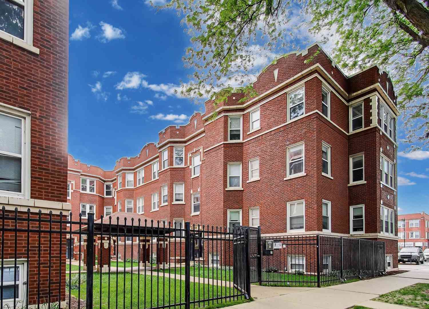 Homes For Sale - 6417 N Greenview Avenue #2E<br/> Chicago, IL 60626