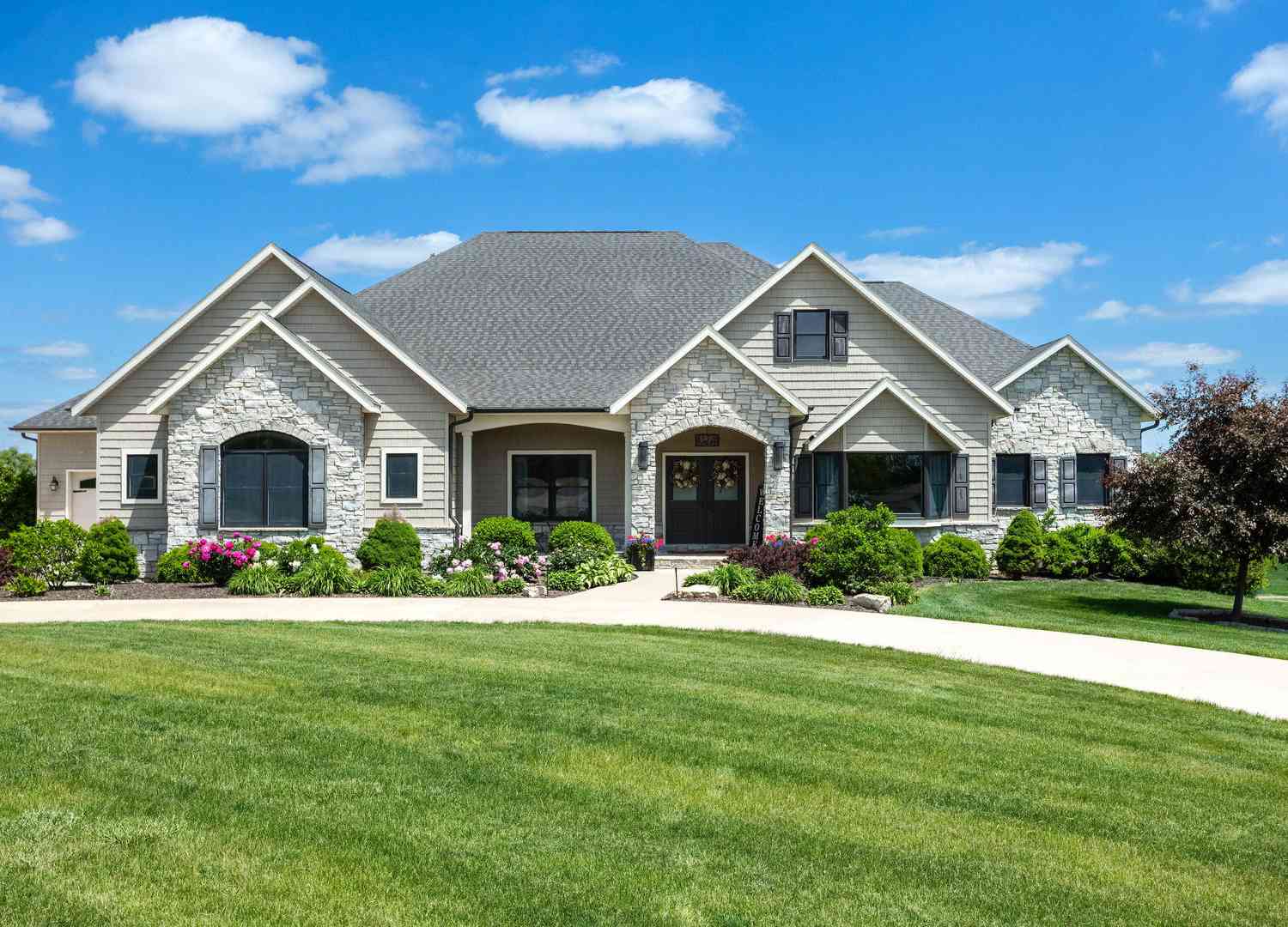 Homes For Sale - 7 Pebble Creek Drive<br/> Le Claire, IA 52753