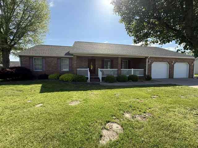 Homes For Sale - 1303 N Magnolia Drive<br/> Williamson County, Marion, IL 62959