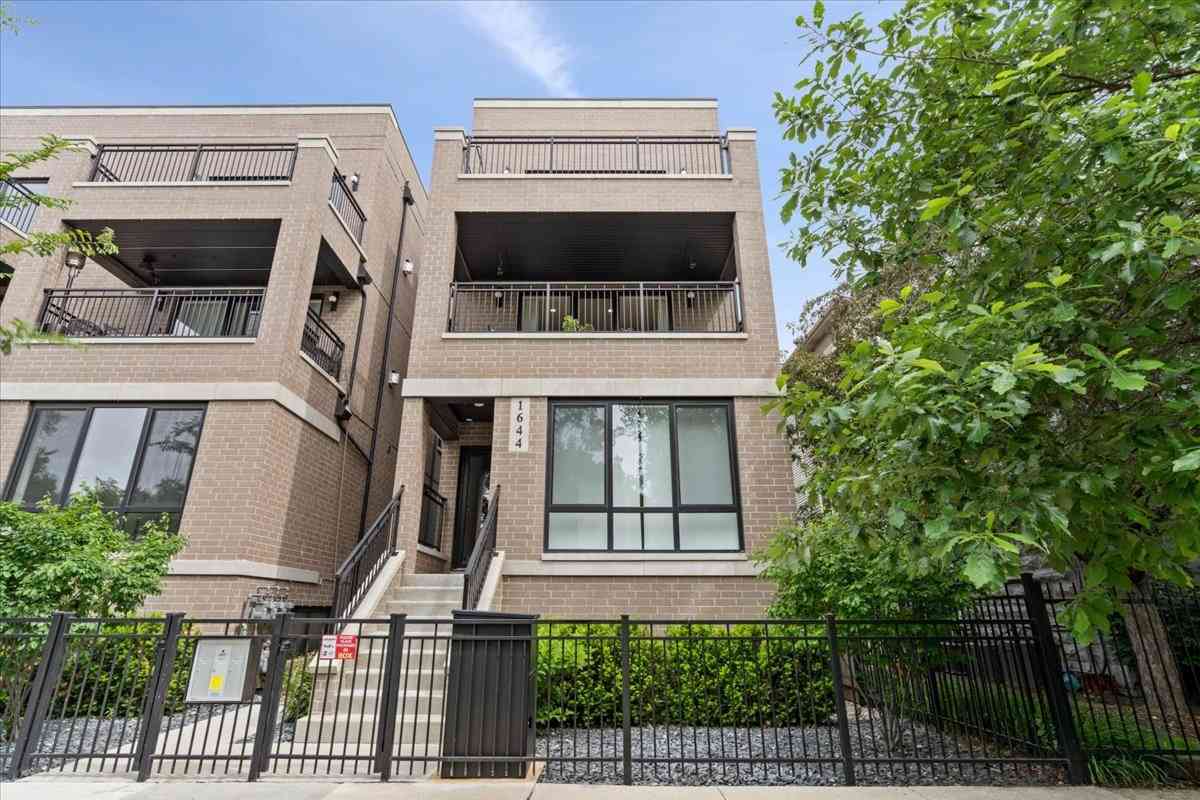 Homes For Sale - 1644 W Diversey Parkway #2<br/> Chicago, IL 60614