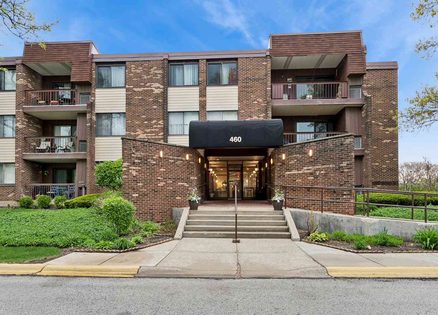 Homes For Sale - 460 Raintree Court #2N<br/> Glen Ellyn, IL 60137