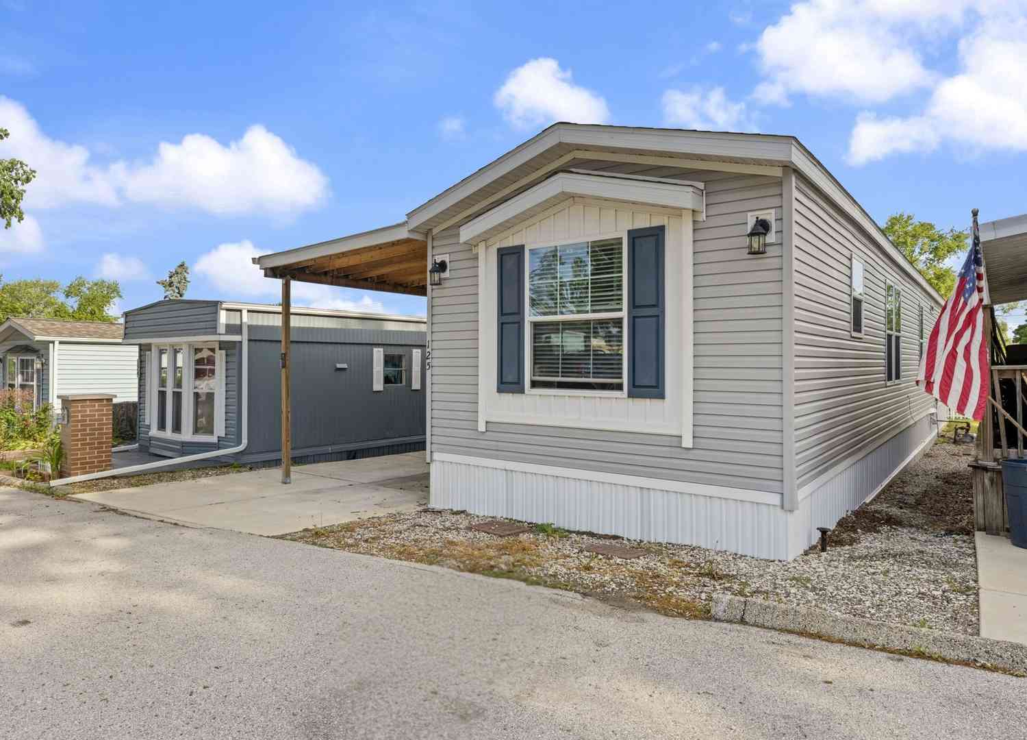 Mobile Home For Sale - 1332 Doulgas Avenue #125<br/> Montgomery, IL 60538