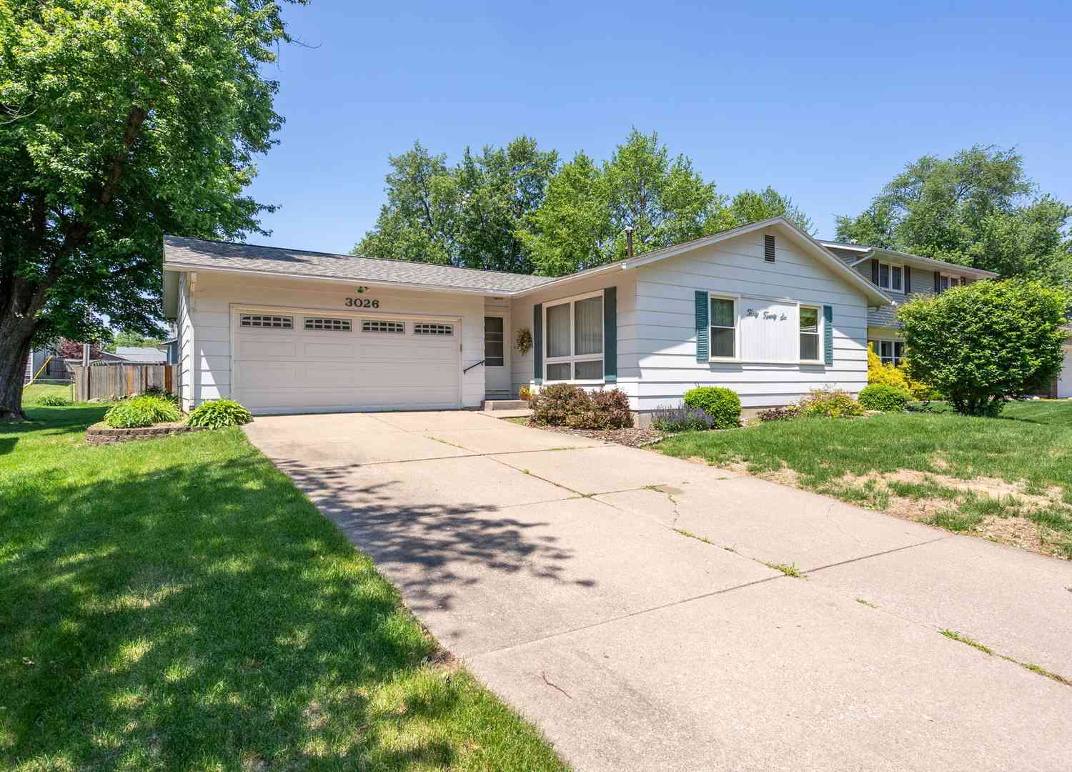 Homes For Sale - 3026 Windsor Drive<br/> Bettendorf, IA 52722