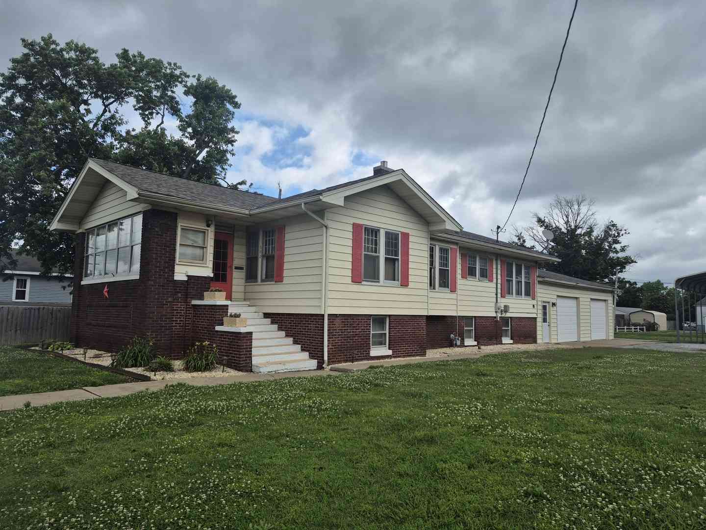 Homes For Sale - 502 N Jackson Street<br/> Saline County, Harrisburg, IL 62946