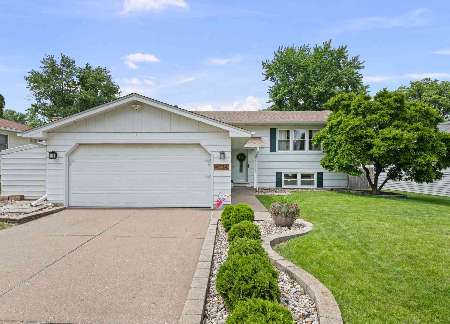 Homes For Sale - 4034 Denniston Court<br/> Bettendorf, IA 52722