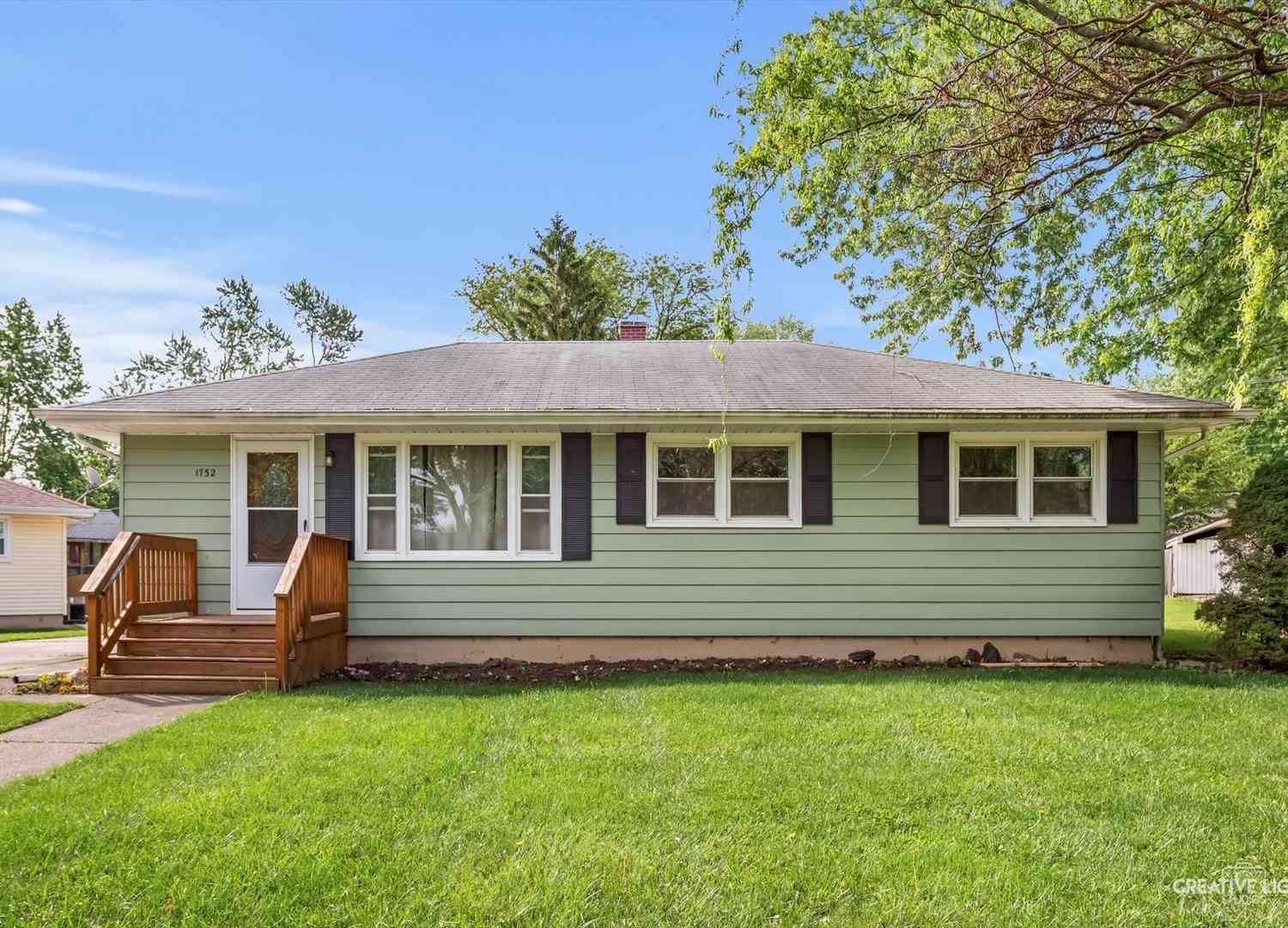 Homes For Sale - 1732 Roanoak Avenue<br/> Kane County, Aurora, IL 60506