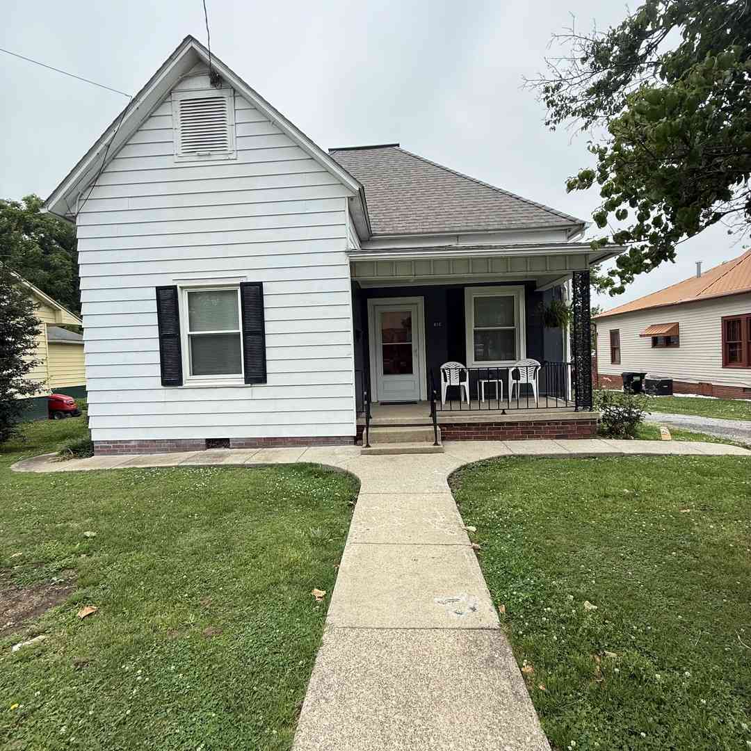 Homes For Sale - 410 E Locust Street<br/> Saline County, Harrisburg, IL 62946
