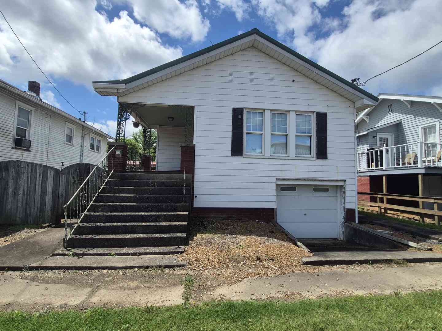 Homes For Sale - 27 Baker Street<br/> Saline County, Harrisburg, IL 62946